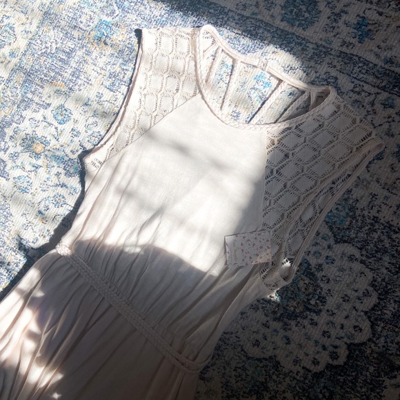 Shell Flowy Dress - Picture 9 of 10